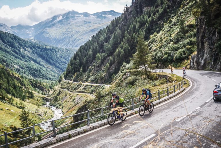 Peter fährt das Alpenbrevet in der Schweiz